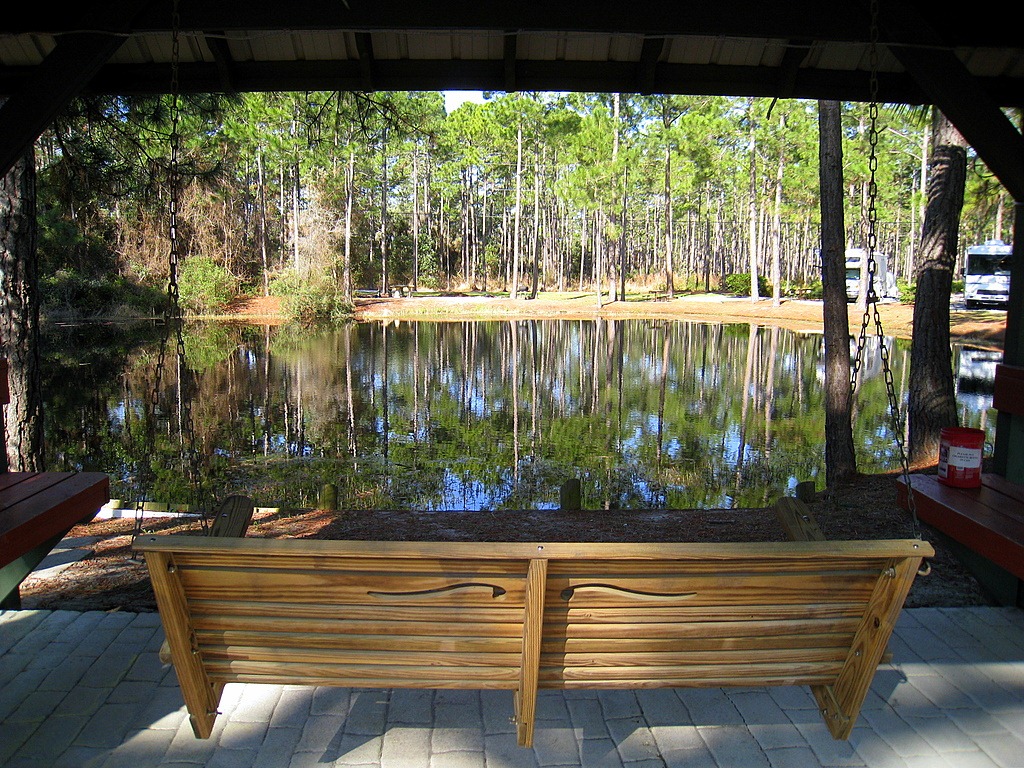[Lakeside seating[2].jpg]