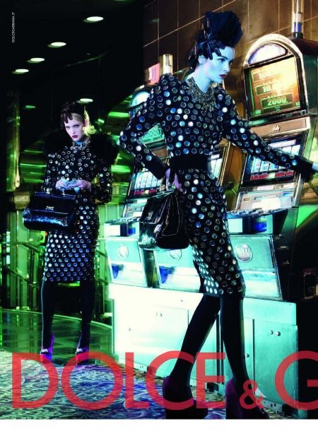 Vogue n°899 - Aout 2009-d&g-1
