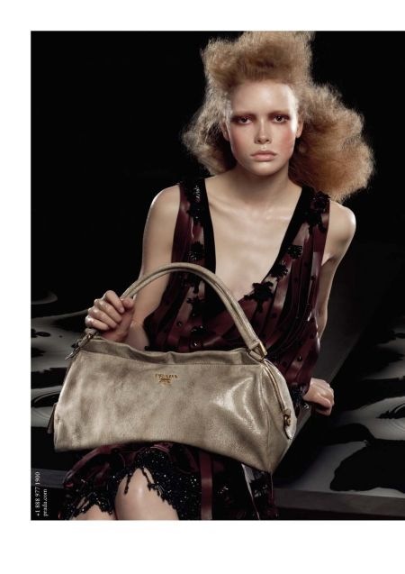 prada-Elle 2009-09 US-5_Page_1