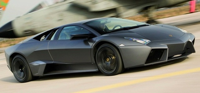 [lamborghini-reventon-vs-jet-2-big[4].jpg]