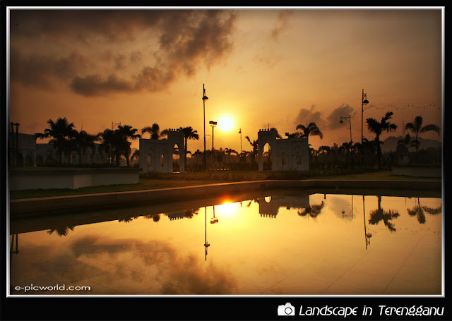golden reflection at pulau wan man picture