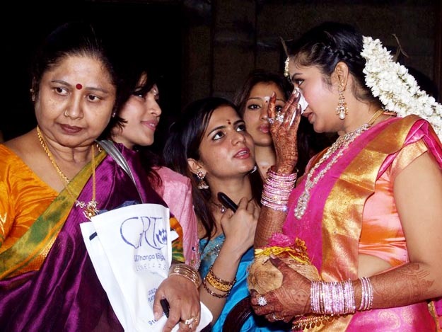 [sangeetha-krish-marriage-wedding-reception-stills-17[3].jpg]