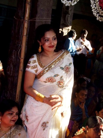 [sangeetha-krish-marriage-wedding-reception-stills-25[3].jpg]