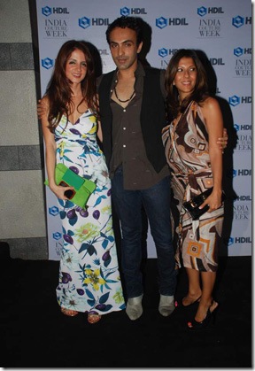 Suzanne Roshan with friends at HDIL Couture Week opening bash