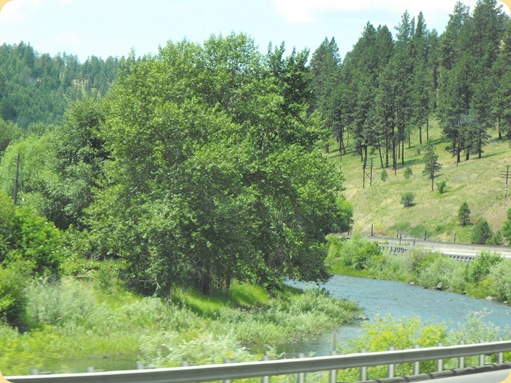 Drive to Emigrant Springs State Park, OR 345