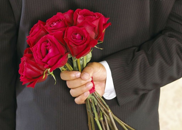 [117675_Papel-de-Parede-Homem-presentiando-Mulher-Dia-8-de-Marco_1024x768[5].jpg]