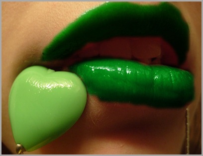 green_lips_by_erinsayshello