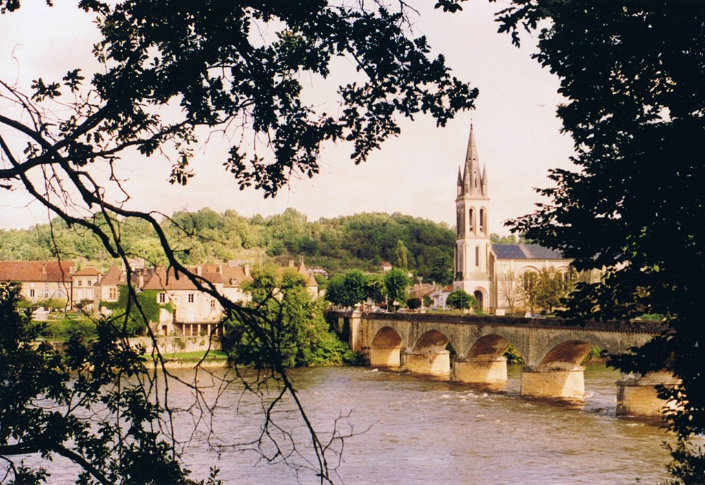 [Lalinde,_Dordogne,_France_1993[3].jpg]