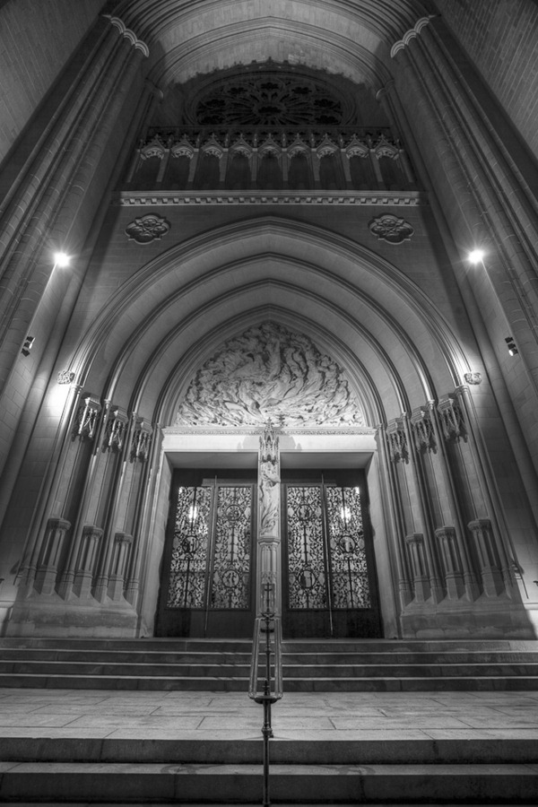 [National Cathedral at Night-2[3].jpg]