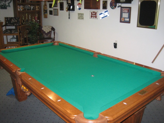 [pool table recovered 004[2].jpg]