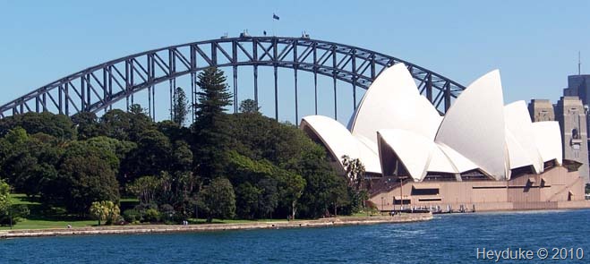 [opera house and ahrbor bridge[1].jpg]