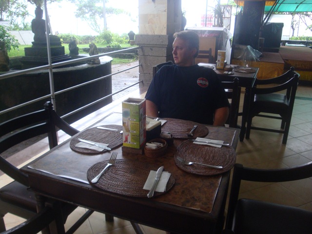 [breakfast table[7].jpg]