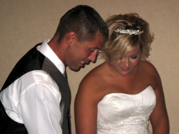 [Wedding..cuttingcake2.jpg]
