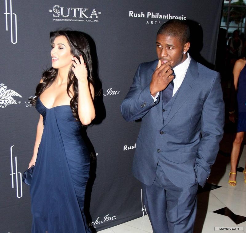 [Kim Kardashian in Miami 20090324  (4)[4].jpg]