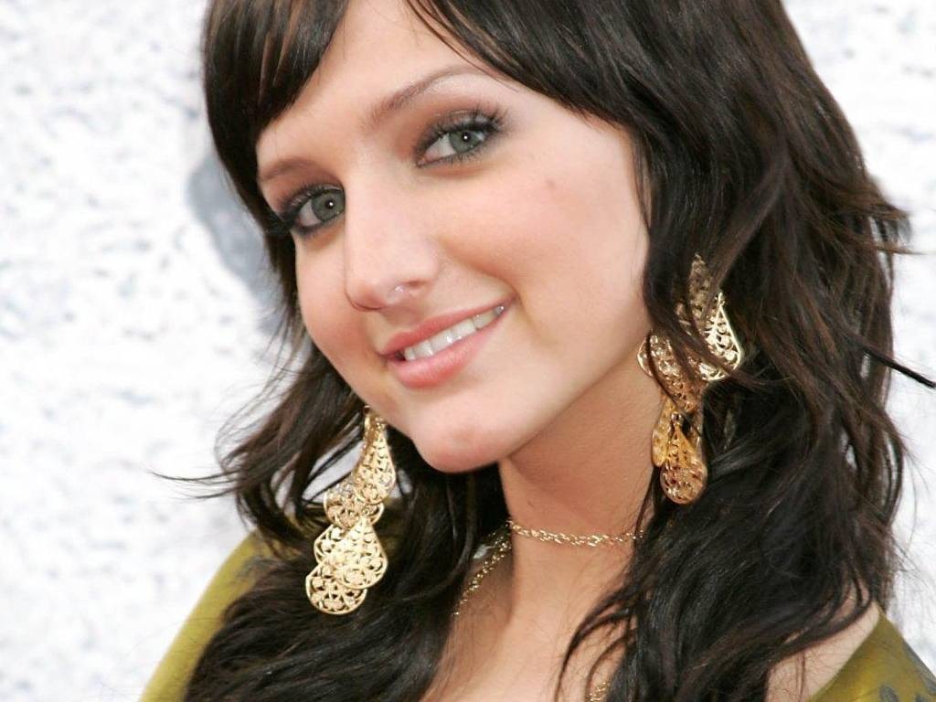 [Ashlee Simpson 28 1024x768 Hollywood Celebs Wallpapers[2].jpg]