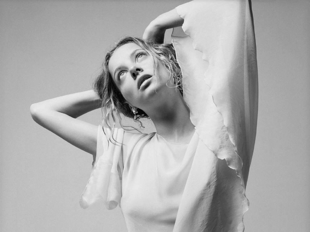[Bijou Phillips 10 1024x768 fashion model Wallpapers[2].jpg]