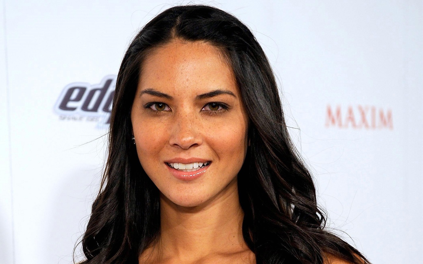 [OliviaMunn1440x9003DesktopWallpapers[2].jpg]