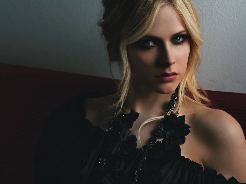 [hollywoodcelebswallpapersAvrilLavign[60].jpg]