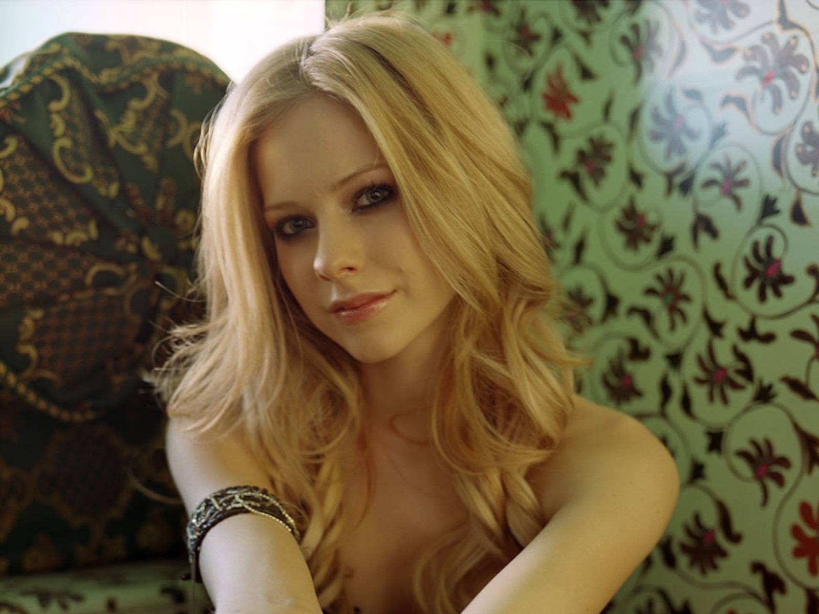 [AvrilLavigne1600x12008hollywoodceleb.jpg]