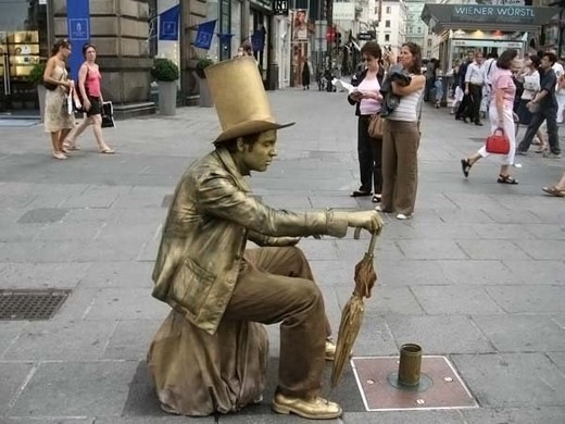 [living statue performers   uniquecoolwallpapers (2)[2].jpg]