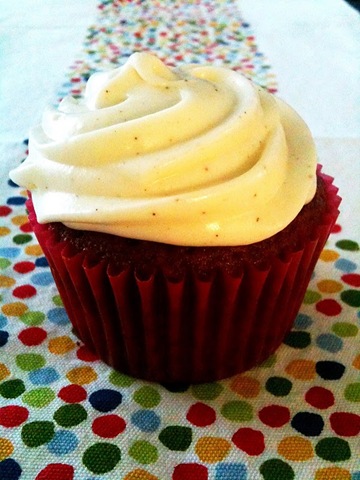 [red velvet cupcakes[2].jpg]