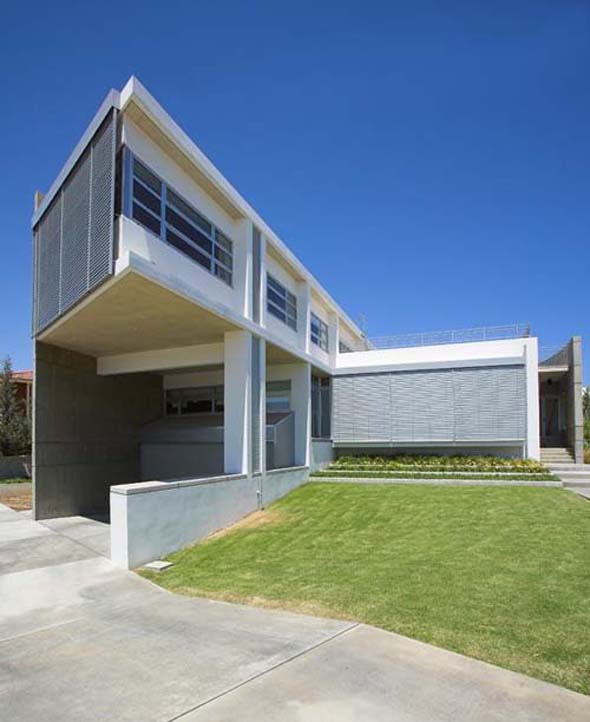 modern residence by carmon choros architects
