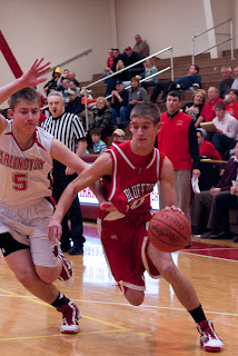 RJ Stratton <br>drives to the hoop