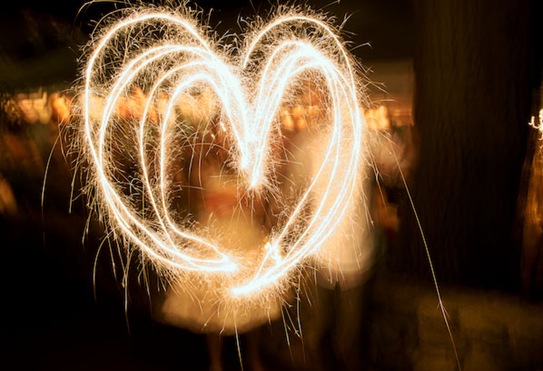 heart-wedding-sparklers heart-wedding-sparklers