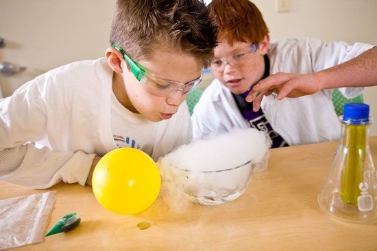 [mad-scientist-p-dry-ice[6].jpg]