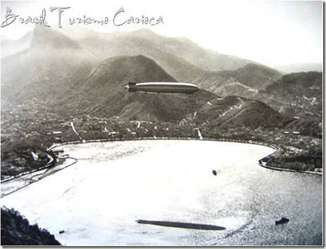 Zeppelin sobrevoando o RJ na década de 30