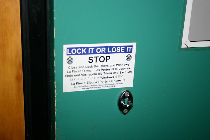 Magnifique traduction Anglais/Français sur la porte de la chambre