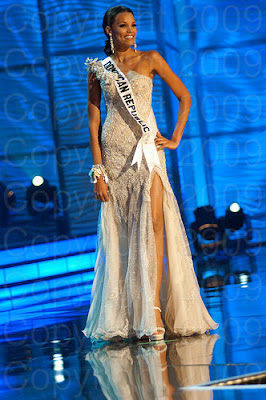 rep dominicana1 Miss Universo 2009: Inspirações para vestidos de madrinha e noiva