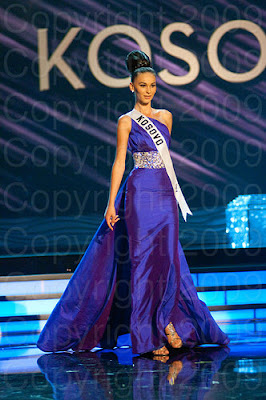 kosovo1 Miss Universo 2009: Inspirações para vestidos de madrinha e noiva