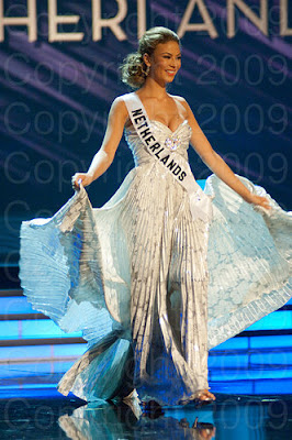holanda Miss Universo 2009: Inspirações para vestidos de madrinha e noiva