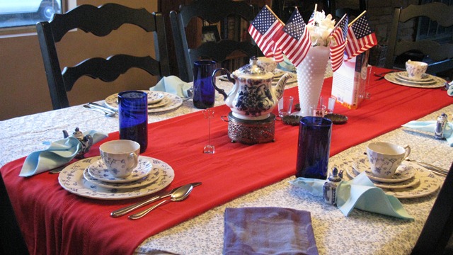 [Tablescape Thursday 1 4th of July 009[3].jpg]