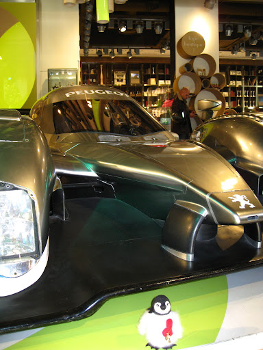 Percy visits the Peugeot showroom...hes not really impressed with their actual cars, but the concept ones got some pizzazz!