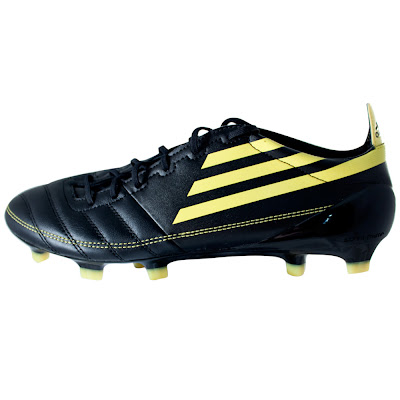 Adidas F50 adiZero Sepatu Bola teringan di Dunia