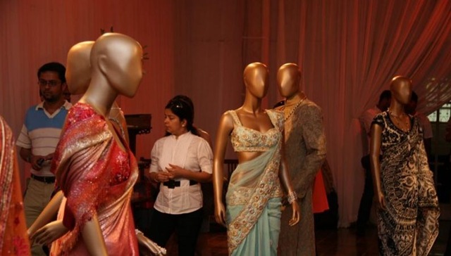 [Tarun-tahiliani-bridal-couture-exposition-2010[3].jpg]