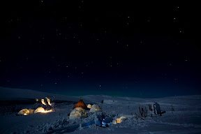 M&aring;nedens bilde, Januar 2011. Original photo by Aleksander Evensen - called "Three days of igloo". Original photo: http://www.expono.com/netrex/photos/759189