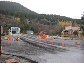 Crews remove the temporary ramp from 5th Street to East River Drive [11/09/09]