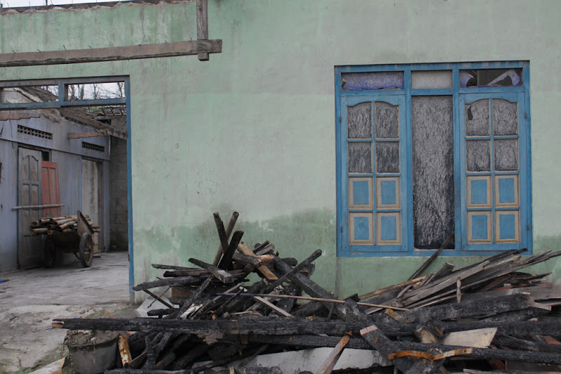 Clean up Srunen_Mount Merapi_Srunen VIllage_Merapi Eruption_Jogjakarta_Indonesia_Aftermath
