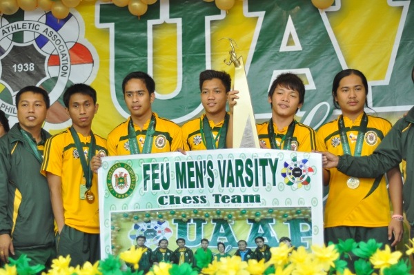 [FEU Mens Chess Champion 2011[8].jpg]