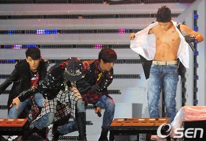 ภาพการแสดงในงาน Dream Concert 2010