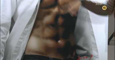 Lee Seung Gi โชว์กล้ามท้อง