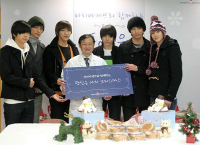 2PM ไปเยี่ยมเด็กๆ ที่โรงพยาบาลเนื่องในงาน “Hope For Children