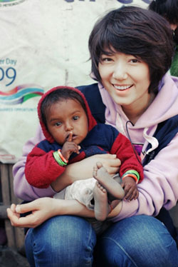 Park Shin Hye ส่งต่อความรักไปยังเด็ก ๆ ในเนปาล