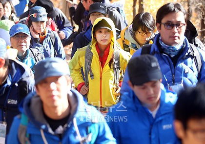 Lee Hyori ไปปีนเขากับแฟน ๆ