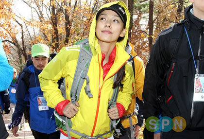Lee Hyori ไปปีนเขากับแฟน ๆ