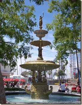 Knott's Charelston Square Fountain
