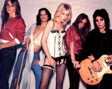 the-runaways-cherie-currie-at-center